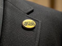 نشان سینه مولتی